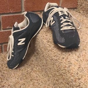 New balance 442 tennis shoes size 9.5